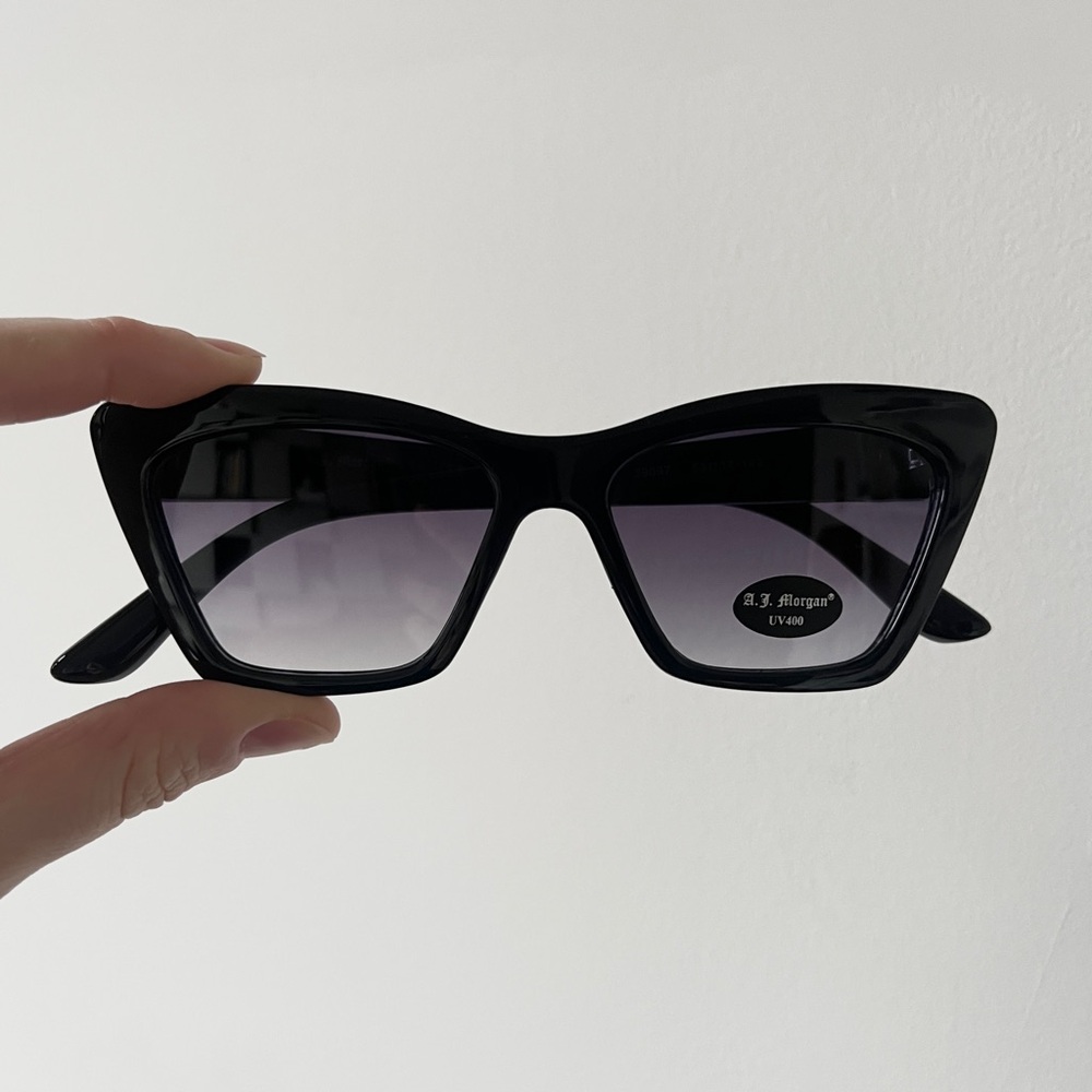 AJ Morgan black gradient tint retro cat eye sunglasses